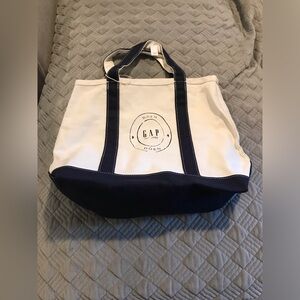 Gap x doen logo tote bag
